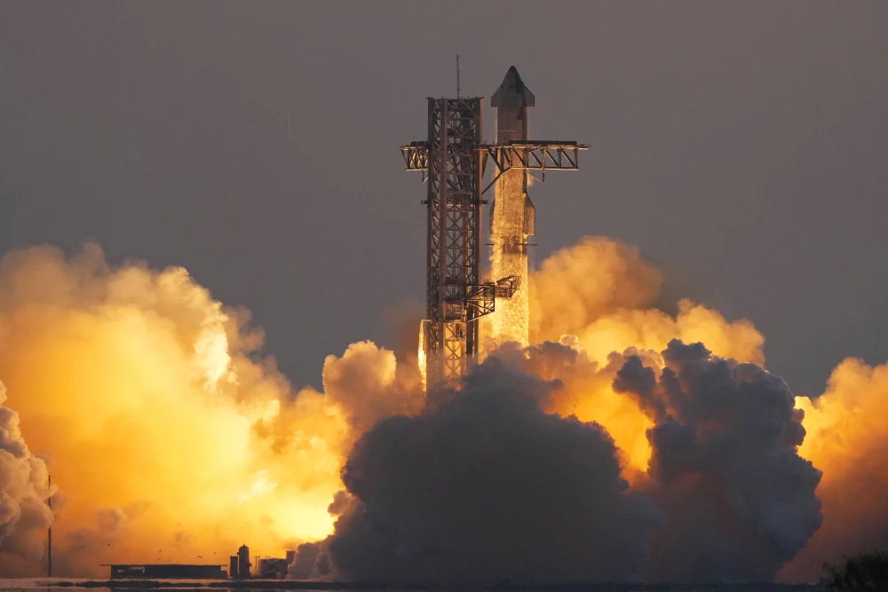 SpaceX surprend le propulseur de fusée Starship lors d’un atterrissage spectaculaire lors du cinquième test en vol.